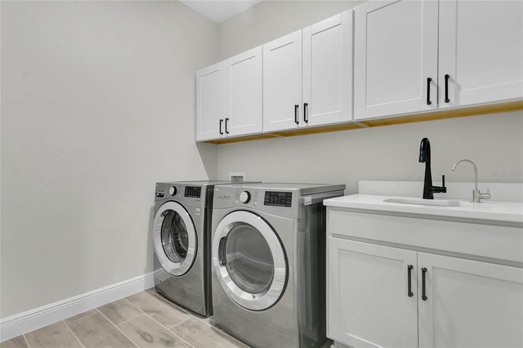 For Rent: $3,900 (5 beds, 3 baths, 3167 Square Feet)