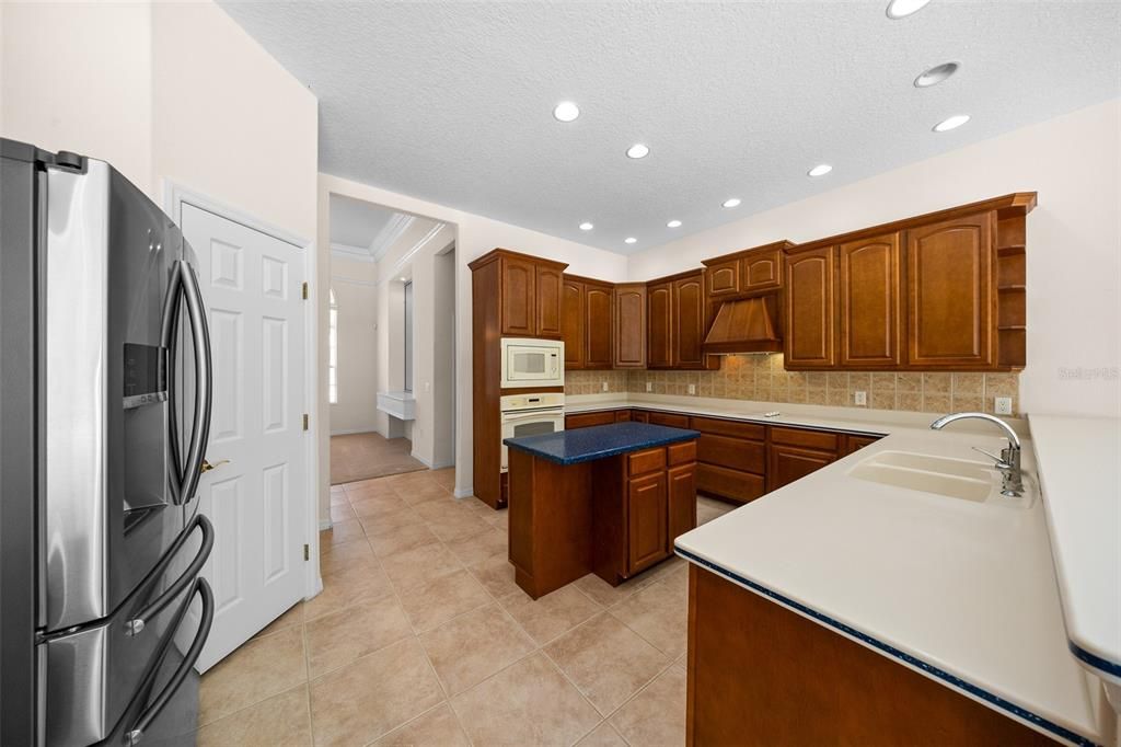 For Sale: $625,000 (4 beds, 2 baths, 2818 Square Feet)