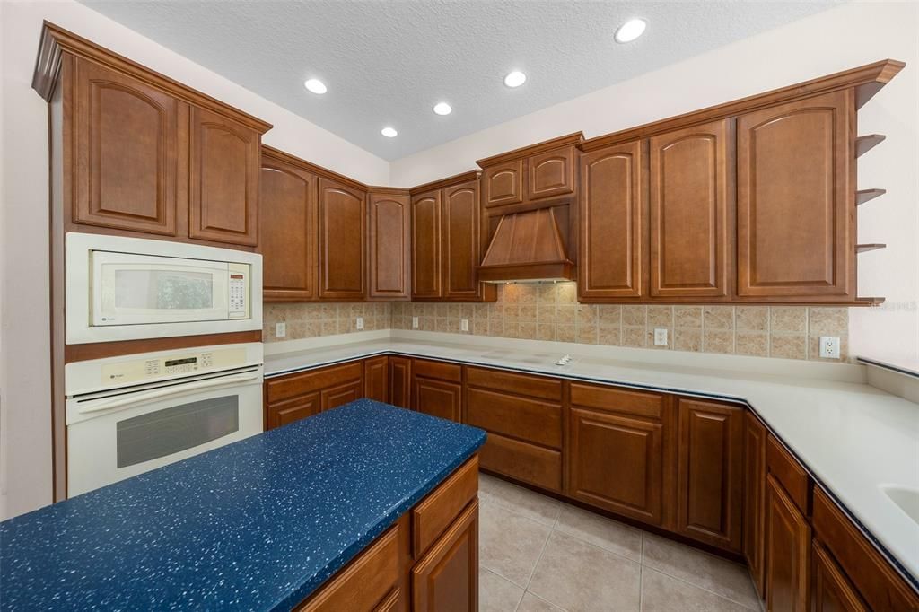 For Sale: $625,000 (4 beds, 2 baths, 2818 Square Feet)