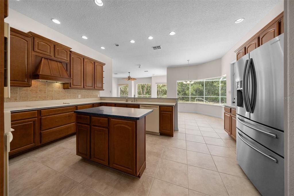 For Sale: $625,000 (4 beds, 2 baths, 2818 Square Feet)