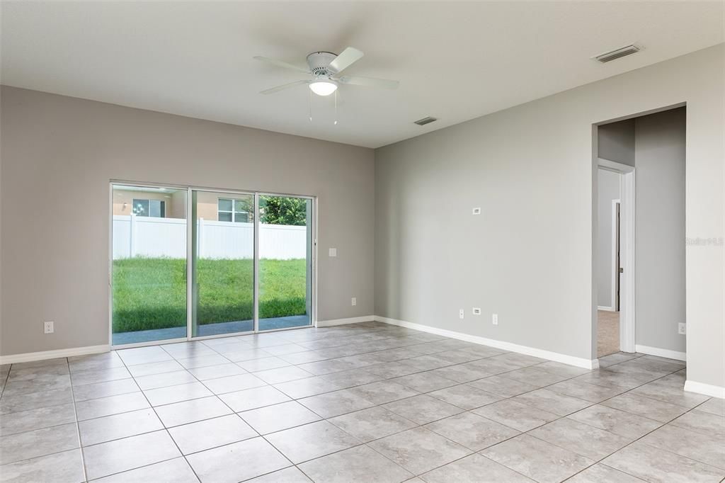Activo con contrato: $389,900 (3 camas, 2 baños, 1839 Pies cuadrados)