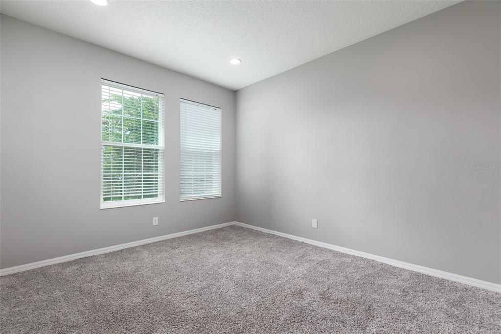 Activo con contrato: $389,900 (3 camas, 2 baños, 1839 Pies cuadrados)