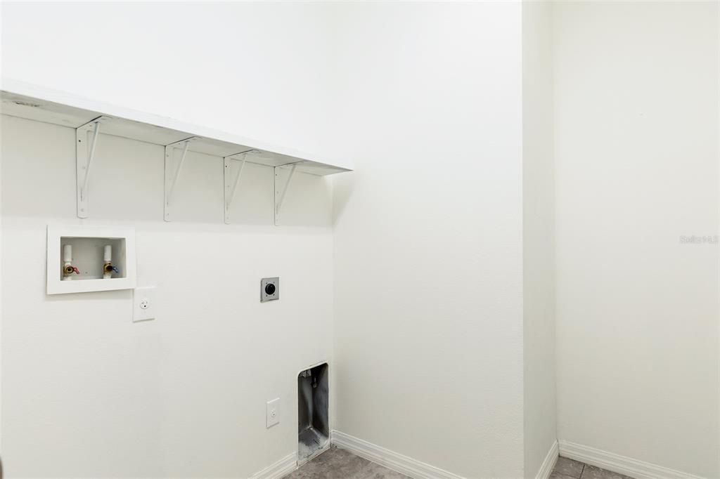 Activo con contrato: $389,900 (3 camas, 2 baños, 1839 Pies cuadrados)