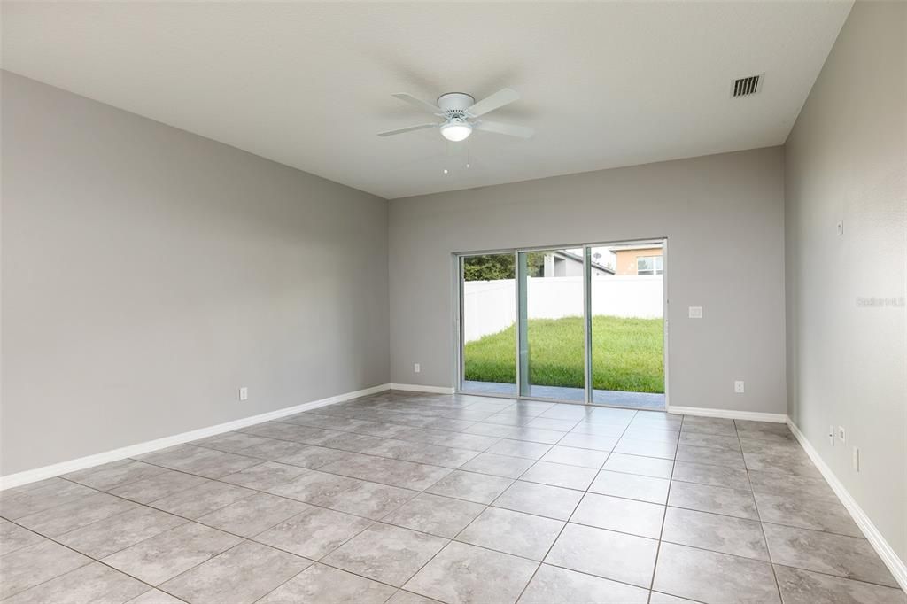 Activo con contrato: $389,900 (3 camas, 2 baños, 1839 Pies cuadrados)