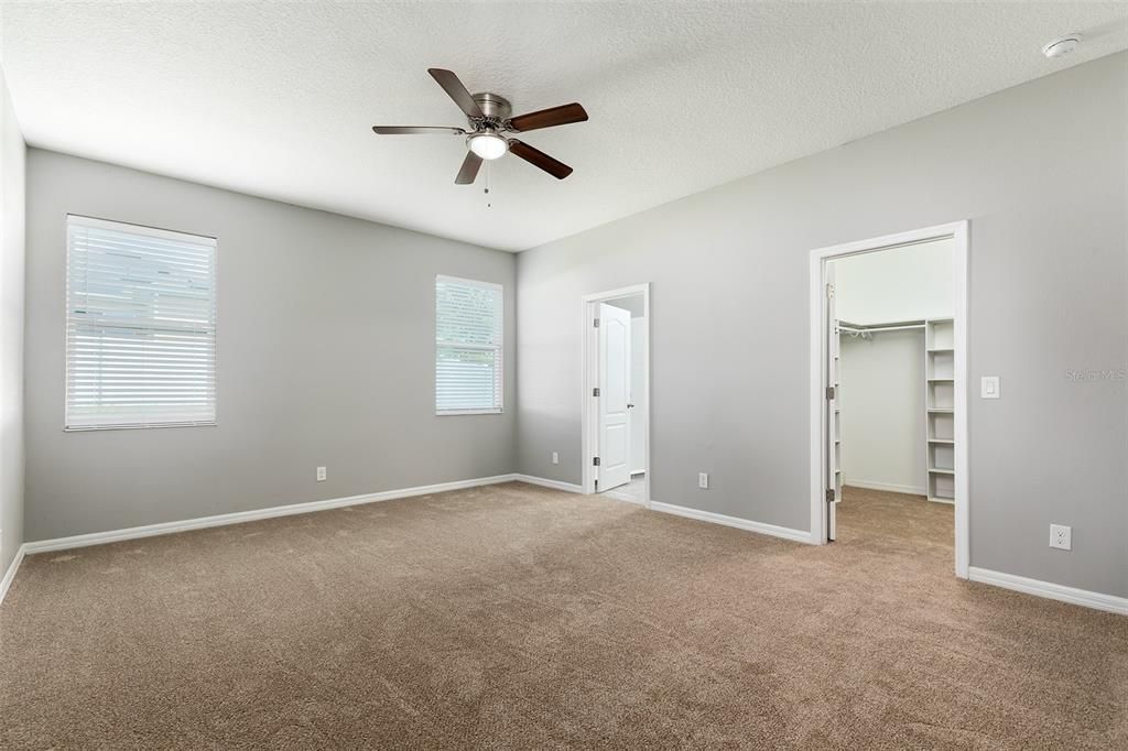 Activo con contrato: $389,900 (3 camas, 2 baños, 1839 Pies cuadrados)
