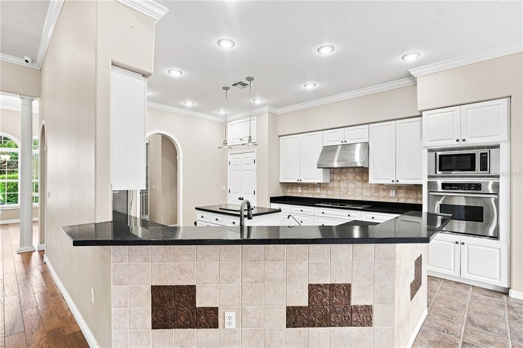 For Sale: $475,000 (3 beds, 2 baths, 2935 Square Feet)