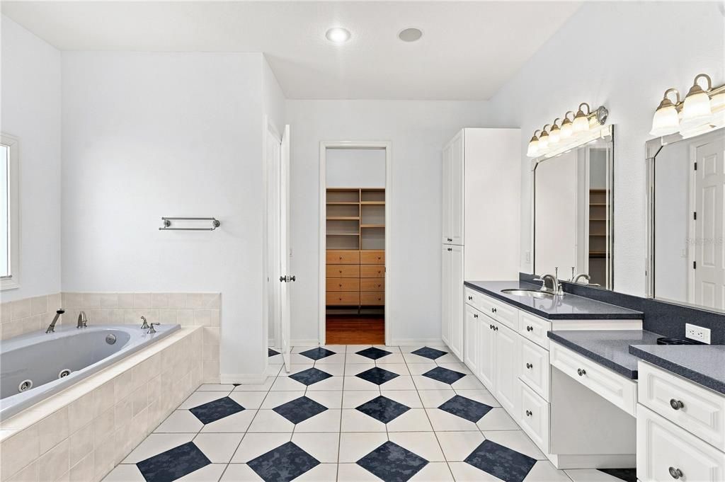 For Sale: $475,000 (3 beds, 2 baths, 2935 Square Feet)