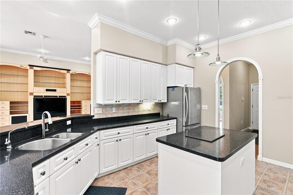 For Sale: $475,000 (3 beds, 2 baths, 2935 Square Feet)