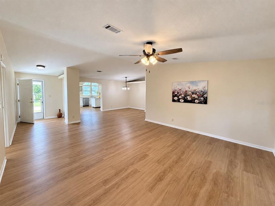 For Sale: $219,900 (3 beds, 2 baths, 1716 Square Feet)