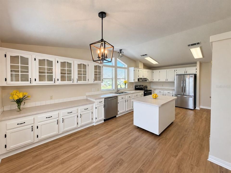 For Sale: $219,900 (3 beds, 2 baths, 1716 Square Feet)