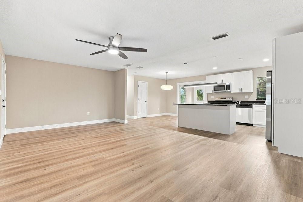 For Sale: $279,987 (3 beds, 2 baths, 1420 Square Feet)