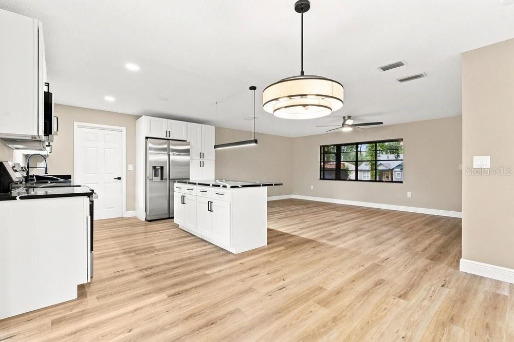 For Sale: $279,987 (3 beds, 2 baths, 1420 Square Feet)