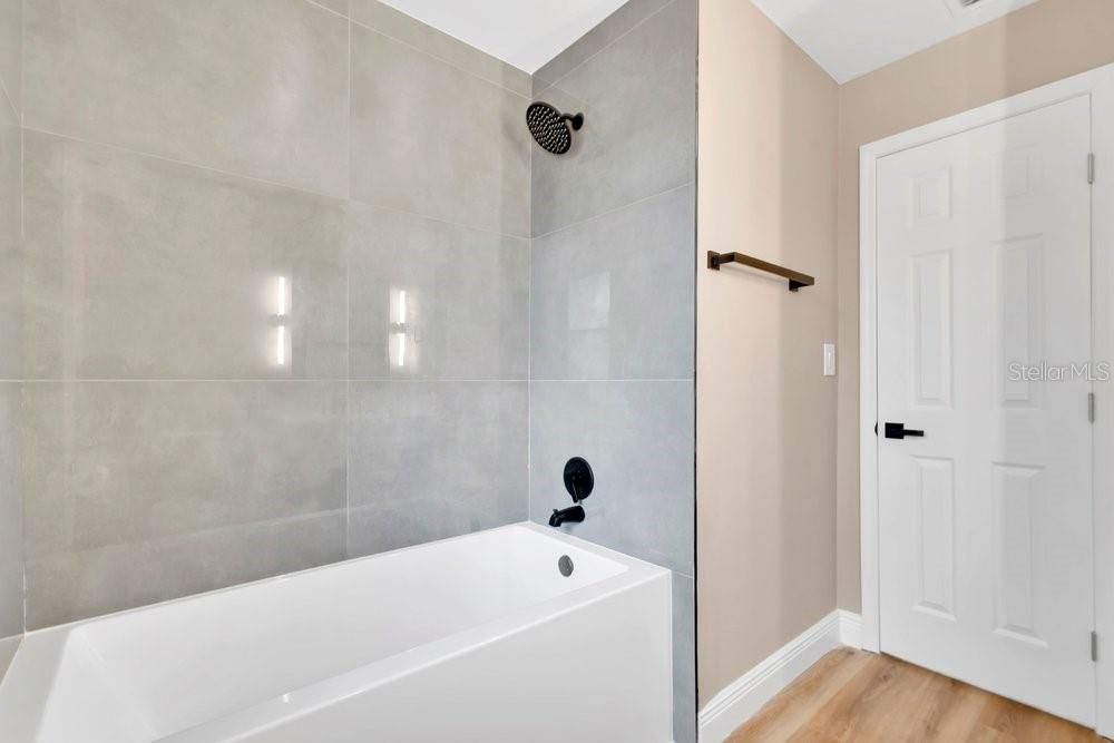 For Sale: $279,987 (3 beds, 2 baths, 1420 Square Feet)
