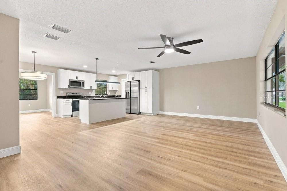 For Sale: $279,987 (3 beds, 2 baths, 1420 Square Feet)