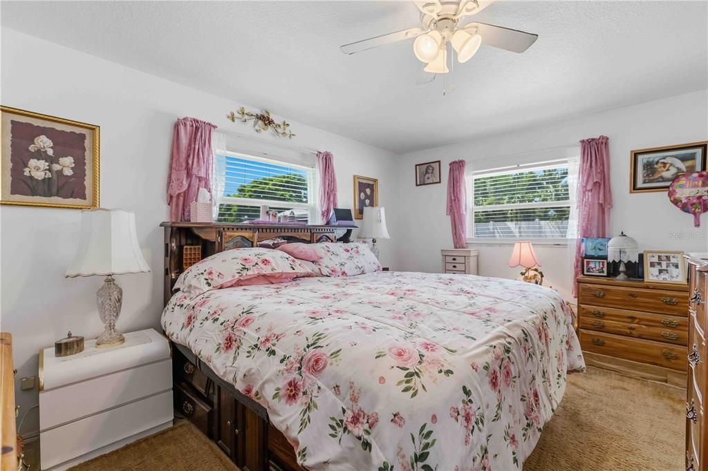 For Sale: $499,900 (3 beds, 2 baths, 1420 Square Feet)