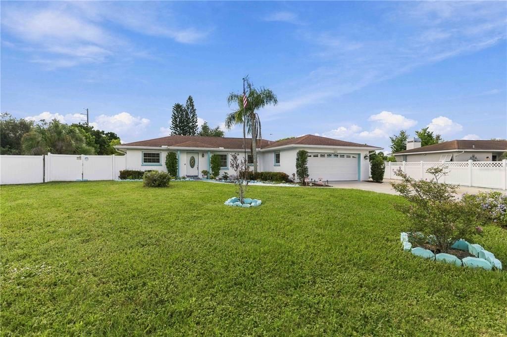 For Sale: $499,900 (3 beds, 2 baths, 1420 Square Feet)