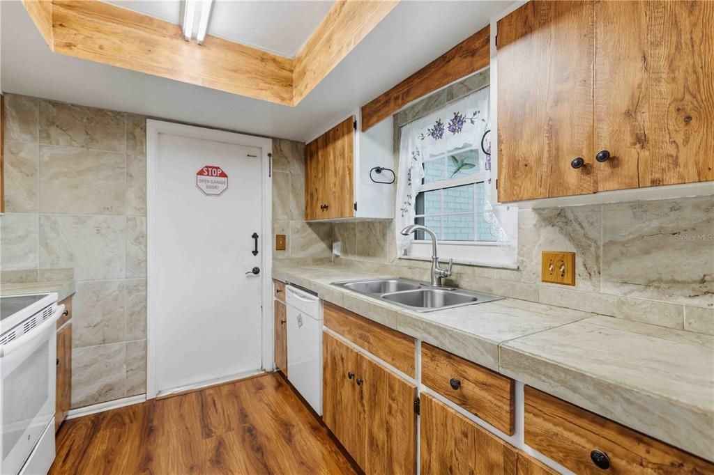For Sale: $499,900 (3 beds, 2 baths, 1420 Square Feet)