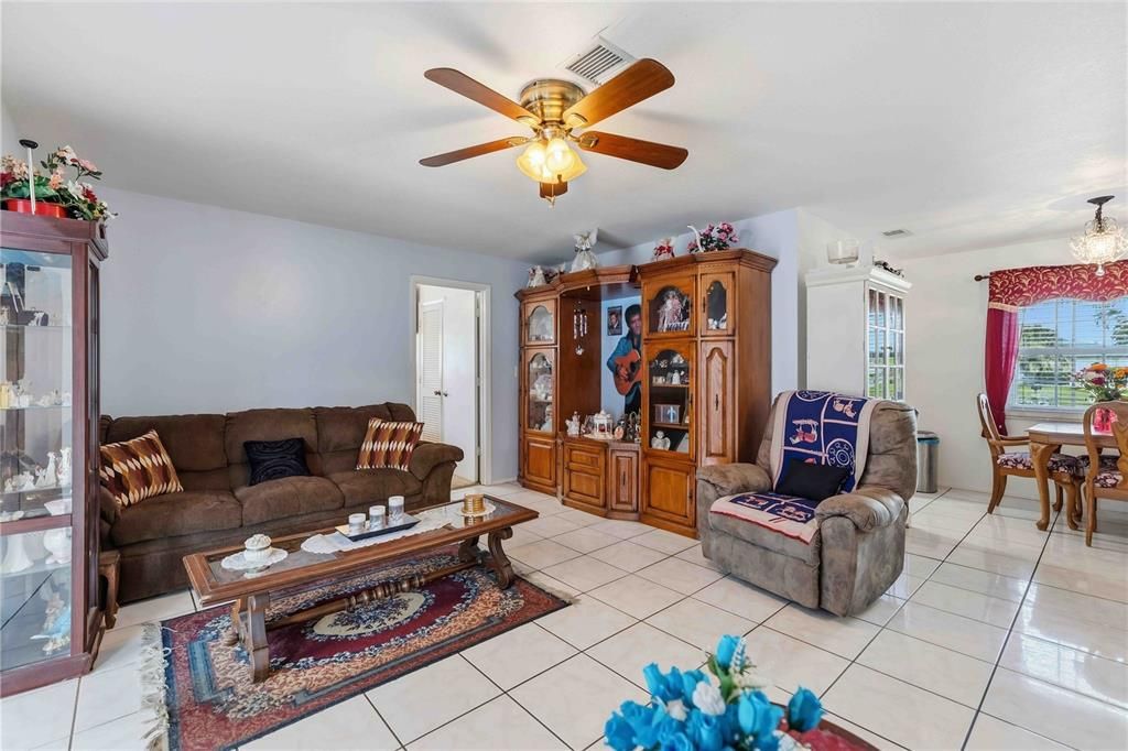 For Sale: $499,900 (3 beds, 2 baths, 1420 Square Feet)