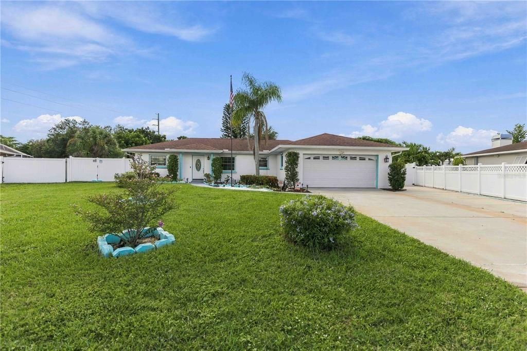 For Sale: $499,900 (3 beds, 2 baths, 1420 Square Feet)