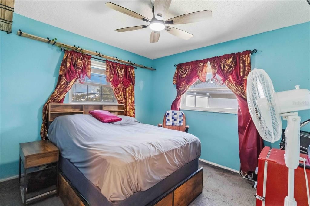 For Sale: $499,900 (3 beds, 2 baths, 1420 Square Feet)