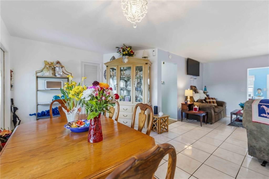 For Sale: $499,900 (3 beds, 2 baths, 1420 Square Feet)