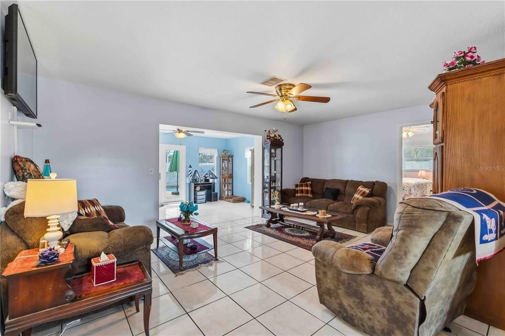 For Sale: $499,900 (3 beds, 2 baths, 1420 Square Feet)