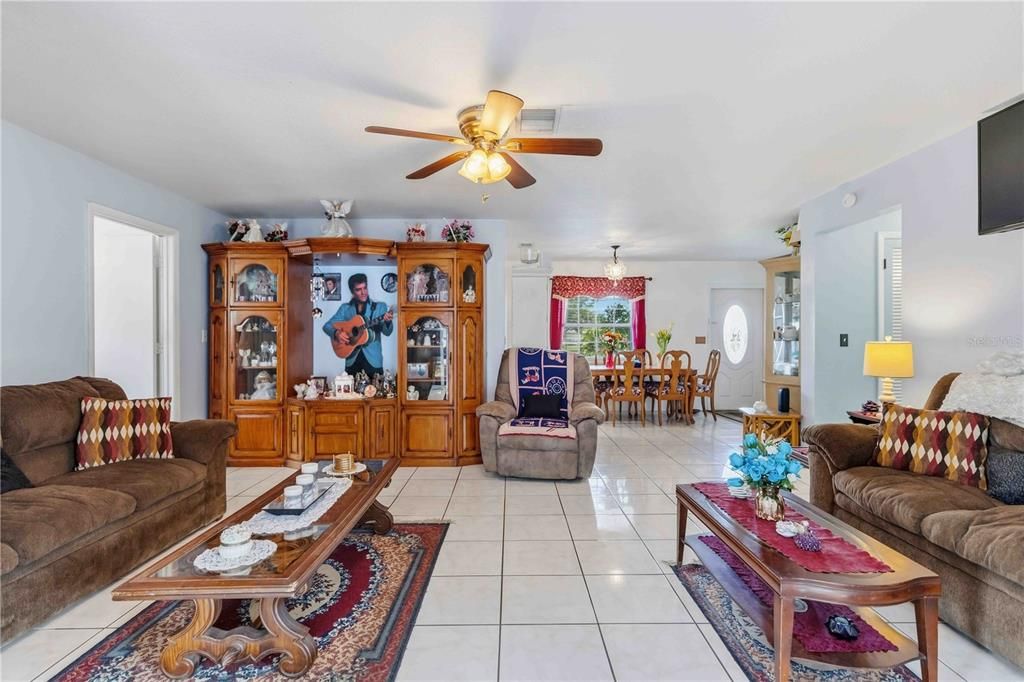 For Sale: $499,900 (3 beds, 2 baths, 1420 Square Feet)