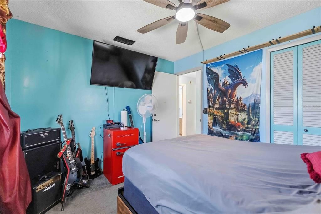 For Sale: $499,900 (3 beds, 2 baths, 1420 Square Feet)