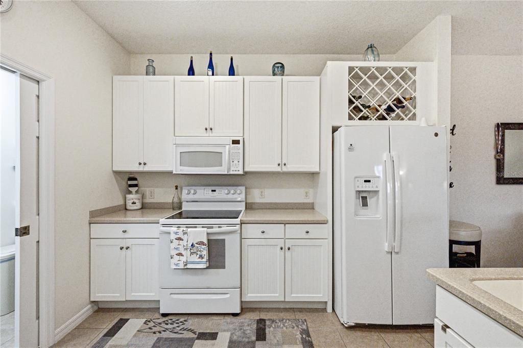 For Sale: $225,000 (2 beds, 2 baths, 1160 Square Feet)