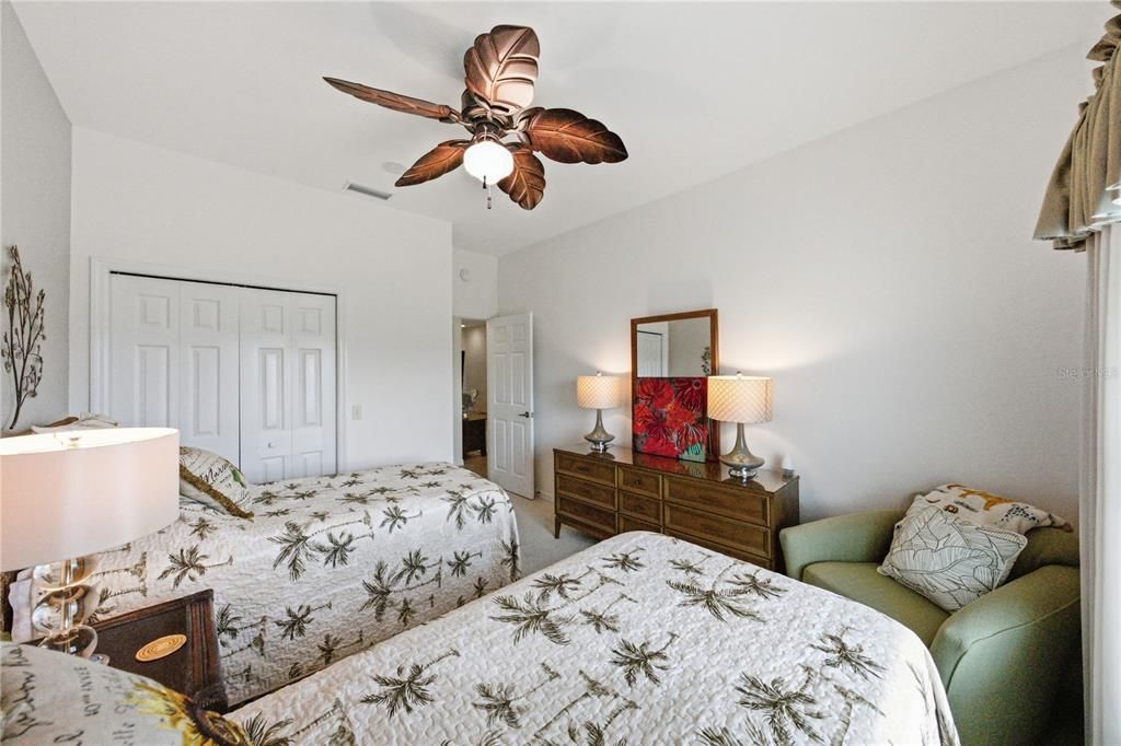 For Sale: $225,000 (2 beds, 2 baths, 1160 Square Feet)