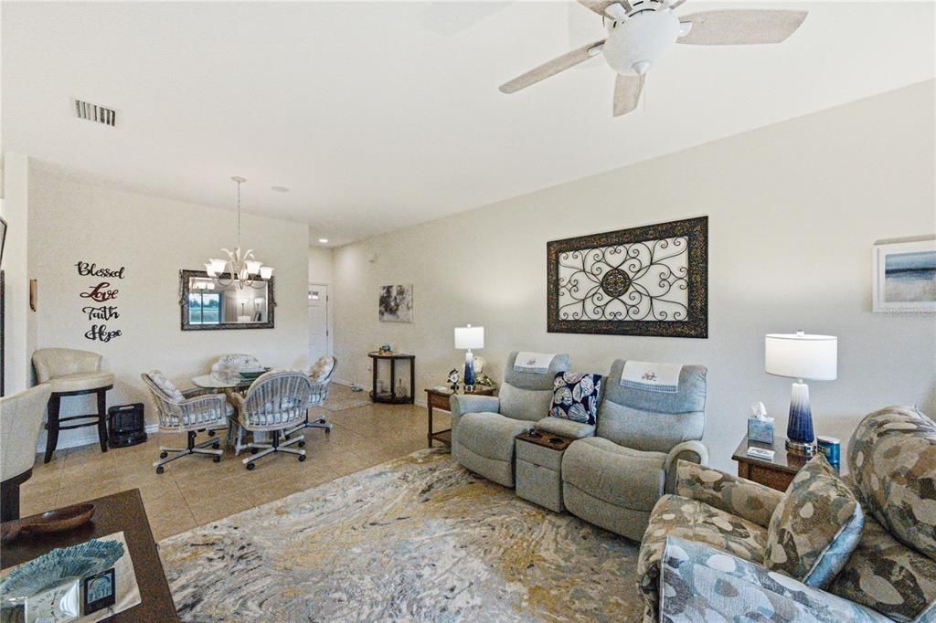 For Sale: $225,000 (2 beds, 2 baths, 1160 Square Feet)