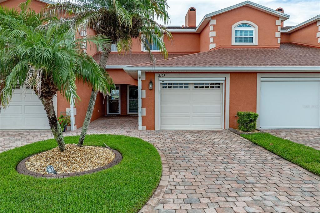 For Sale: $225,000 (2 beds, 2 baths, 1160 Square Feet)