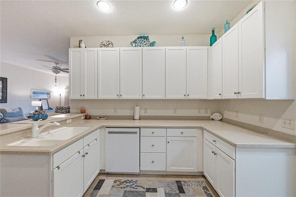 For Sale: $225,000 (2 beds, 2 baths, 1160 Square Feet)