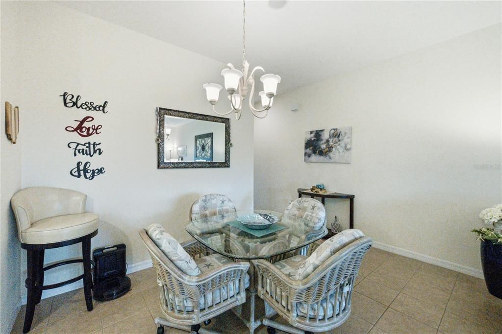 For Sale: $225,000 (2 beds, 2 baths, 1160 Square Feet)