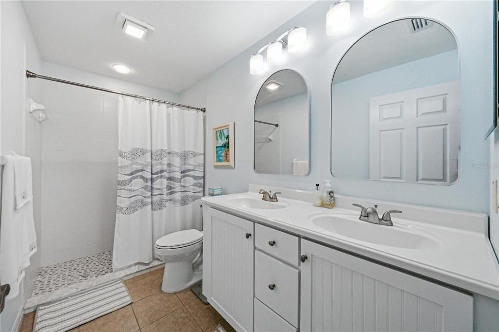 For Sale: $225,000 (2 beds, 2 baths, 1160 Square Feet)