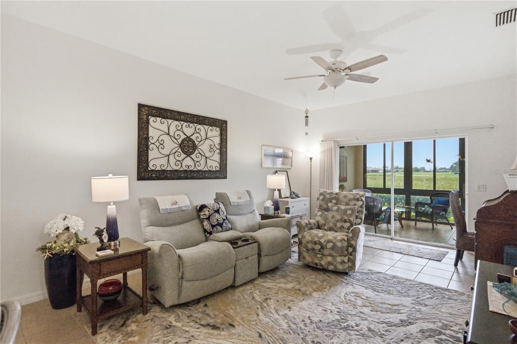 For Sale: $225,000 (2 beds, 2 baths, 1160 Square Feet)