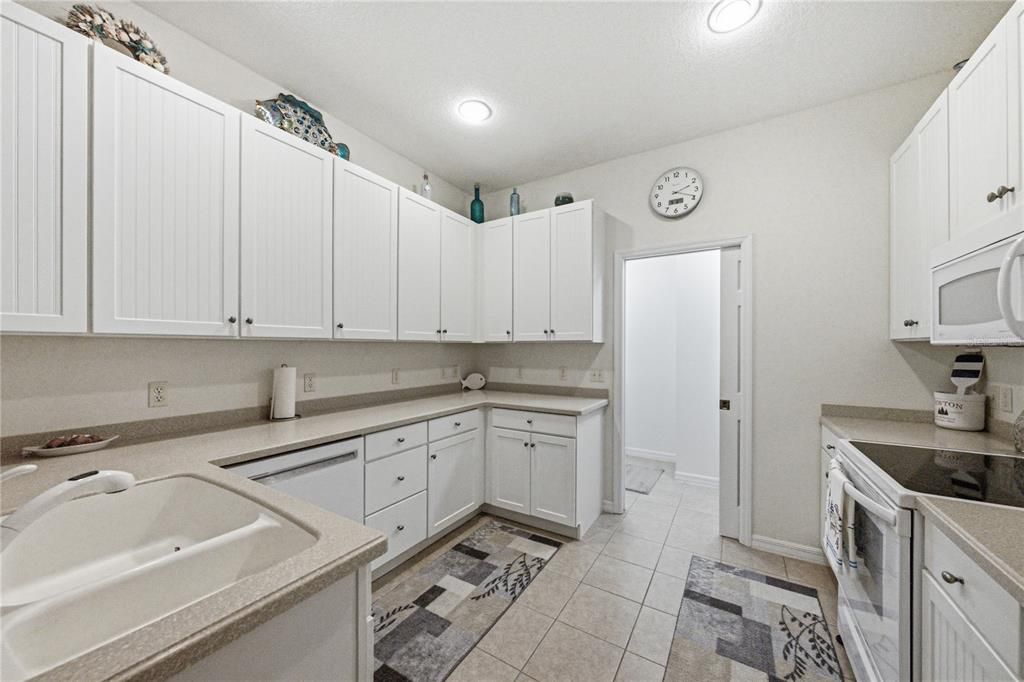 For Sale: $225,000 (2 beds, 2 baths, 1160 Square Feet)