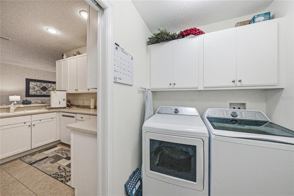 For Sale: $225,000 (2 beds, 2 baths, 1160 Square Feet)