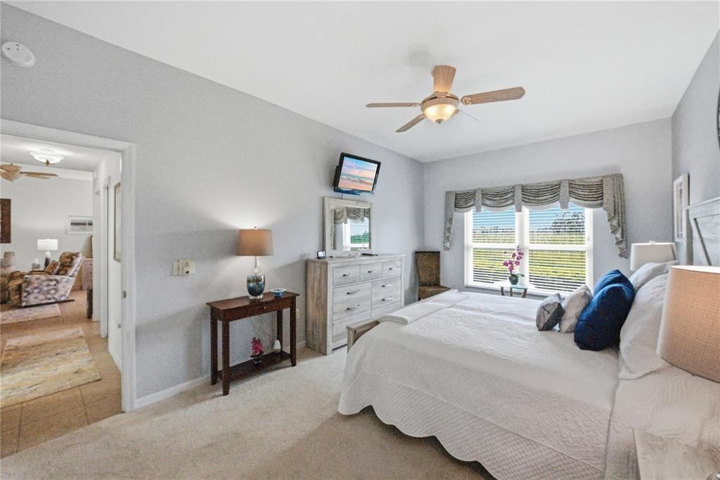 For Sale: $225,000 (2 beds, 2 baths, 1160 Square Feet)