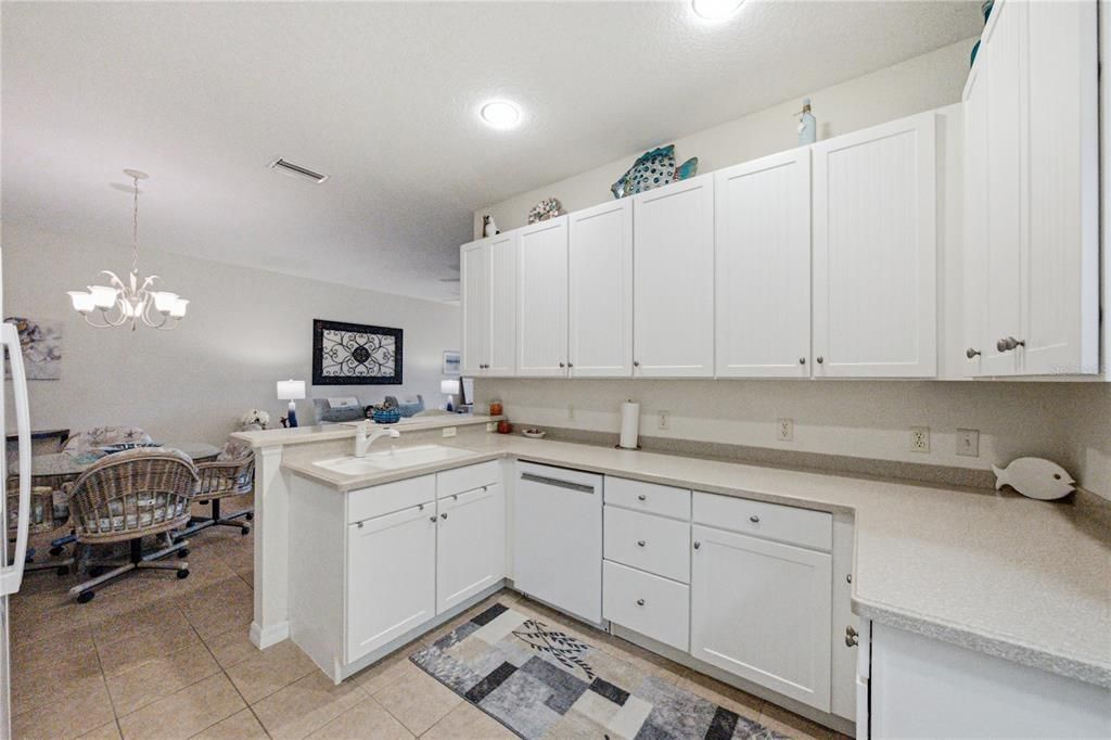 For Sale: $225,000 (2 beds, 2 baths, 1160 Square Feet)