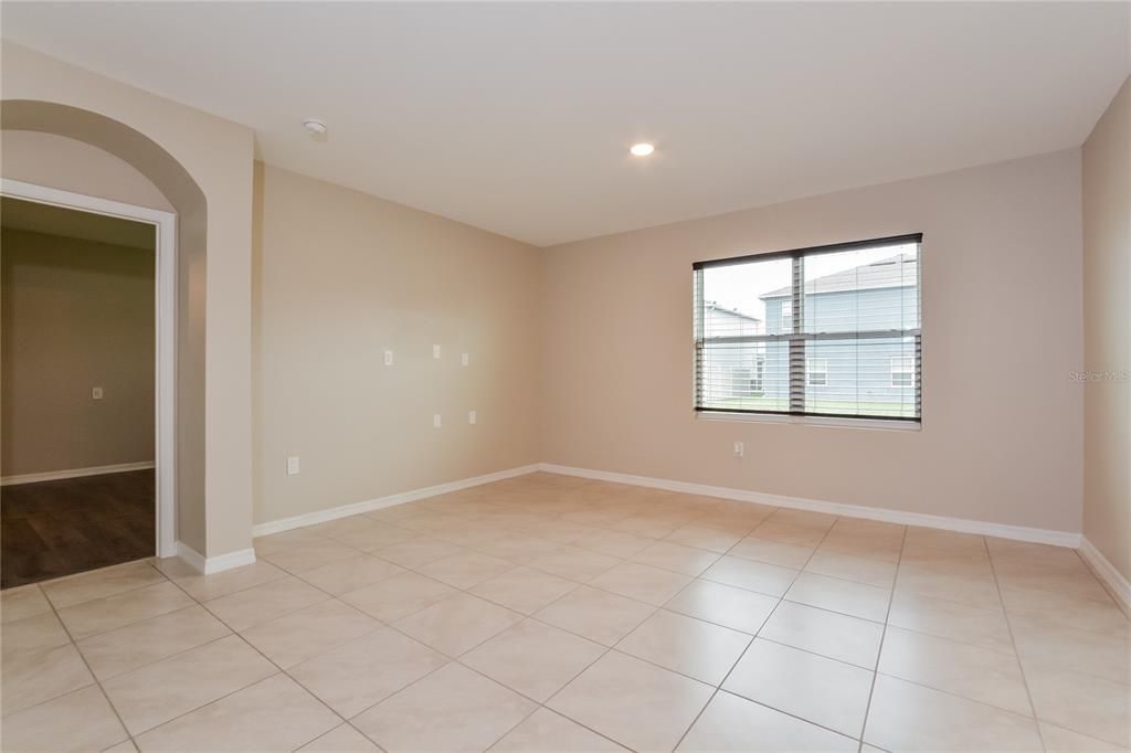 For Rent: $2,820 (4 beds, 2 baths, 1846 Square Feet)