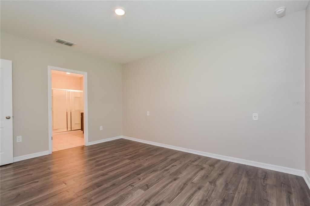 For Rent: $2,820 (4 beds, 2 baths, 1846 Square Feet)