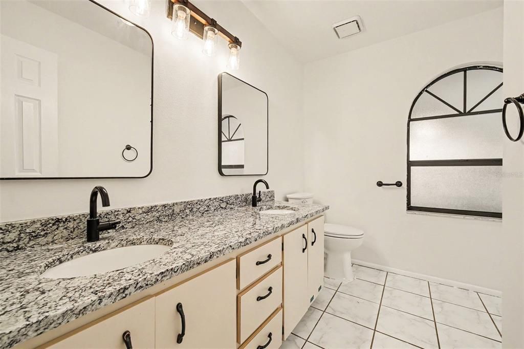 For Sale: $349,900 (3 beds, 2 baths, 1501 Square Feet)