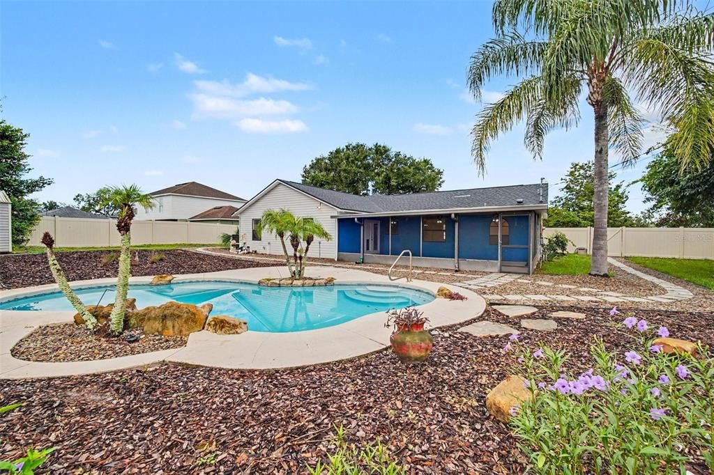 For Sale: $349,900 (3 beds, 2 baths, 1501 Square Feet)