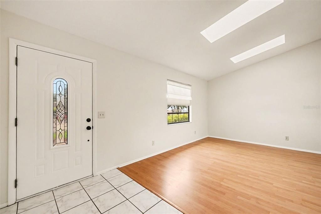 For Sale: $349,900 (3 beds, 2 baths, 1501 Square Feet)