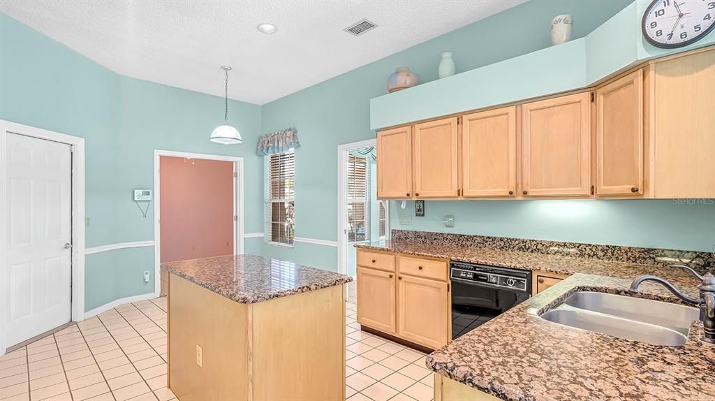 En Venta: $470,000 (4 camas, 2 baños, 2272 Pies cuadrados)