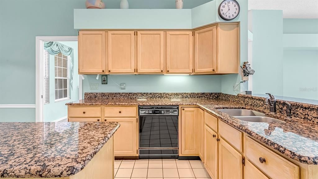 En Venta: $470,000 (4 camas, 2 baños, 2272 Pies cuadrados)