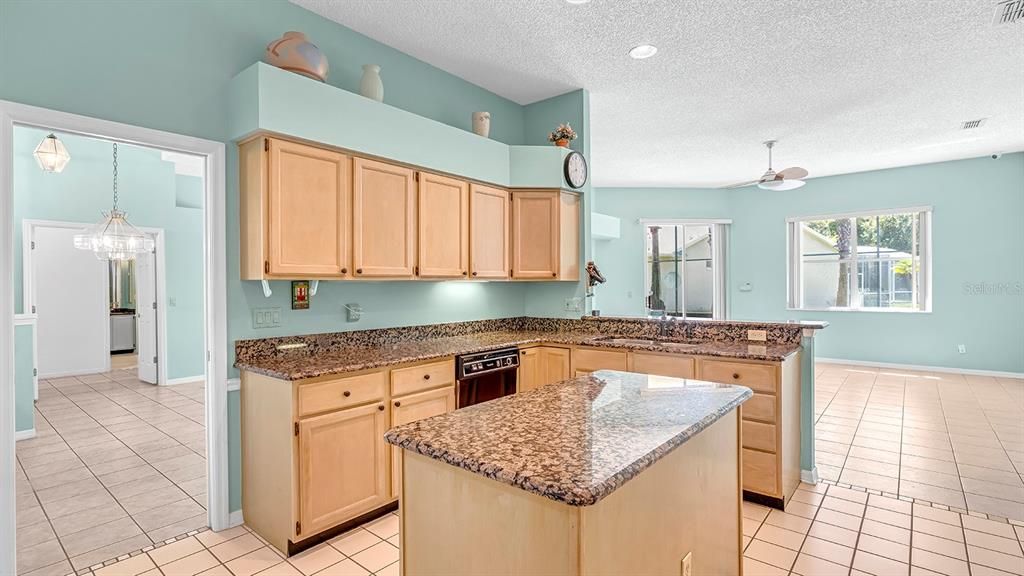 En Venta: $470,000 (4 camas, 2 baños, 2272 Pies cuadrados)