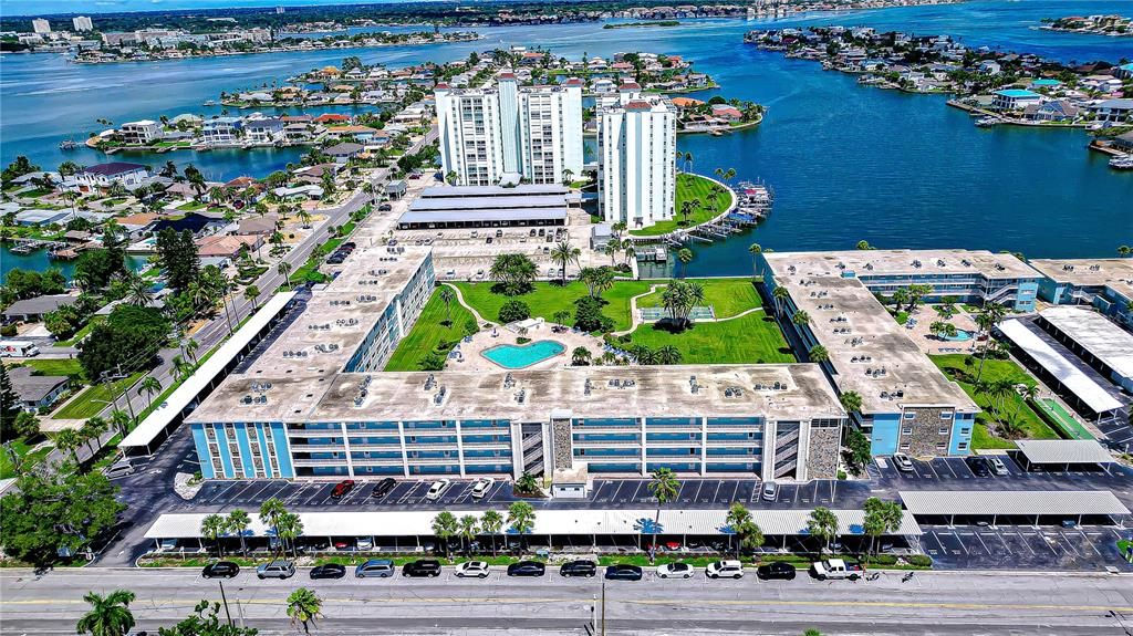 For Rent: $2,100 (1 beds, 1 baths, 910 Square Feet)
