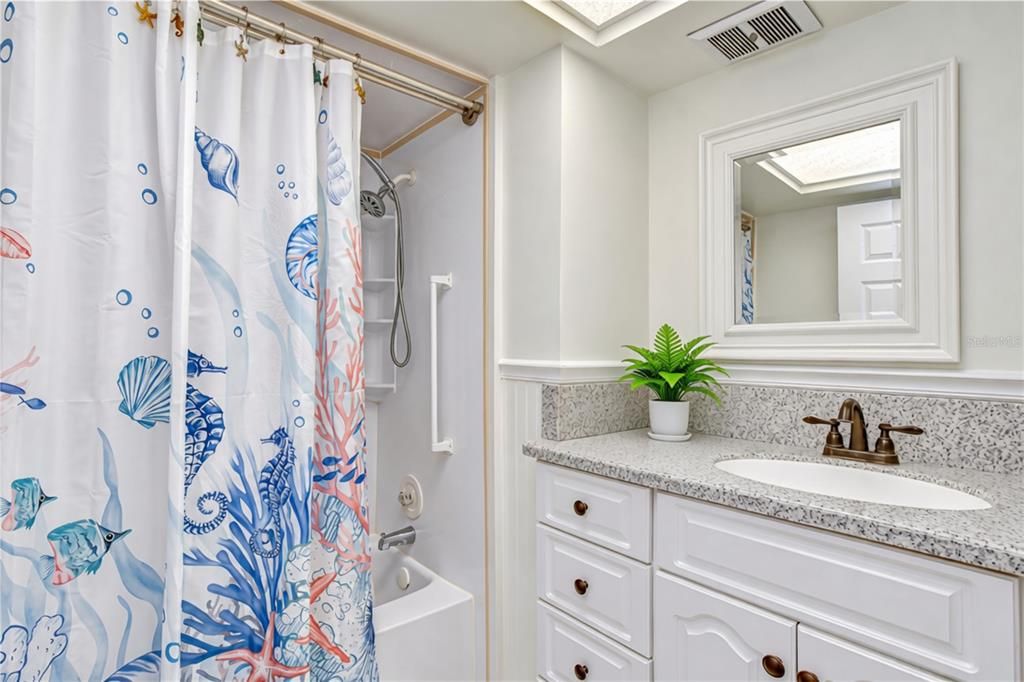 For Rent: $2,100 (1 beds, 1 baths, 910 Square Feet)